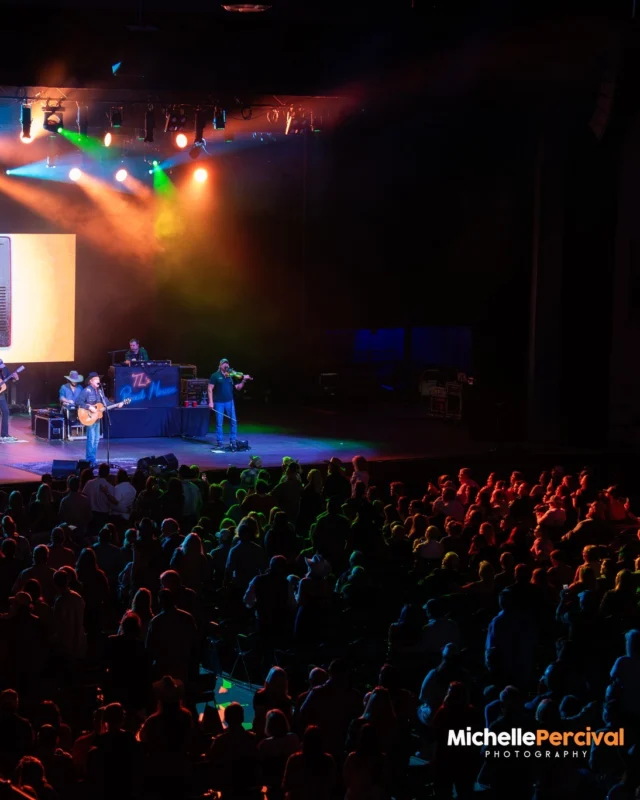 #MondayMemories to the Tracy Lawrence and Josh Turner with Dillon Carmichael concert last Thursday! What an incredible night of country music.

Shoutout to our favorite cookie place @sprinkldcookies for making these fabulous cookies for Tracy and Josh! 

#country #music #tracylawrence #joshturner #dilloncarmichael #cookies 

Photo credit: @michelle.percival.photography